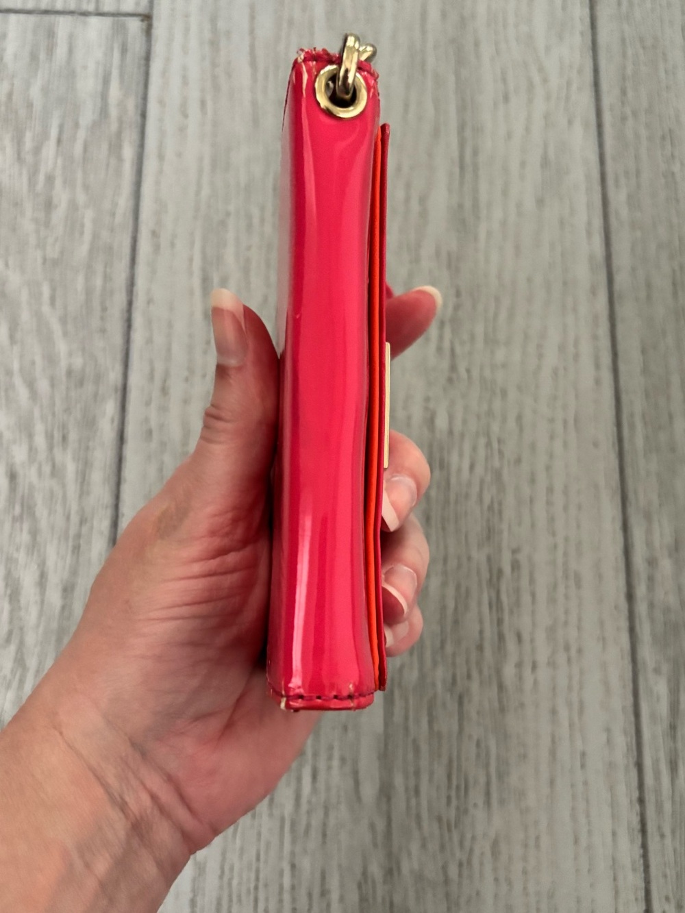 Kate Spade wallet in pink patent. - Picture 3 of 11